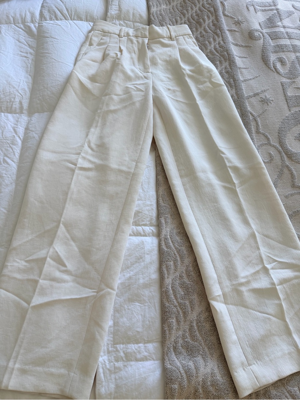 Aritzia Effortless Pant